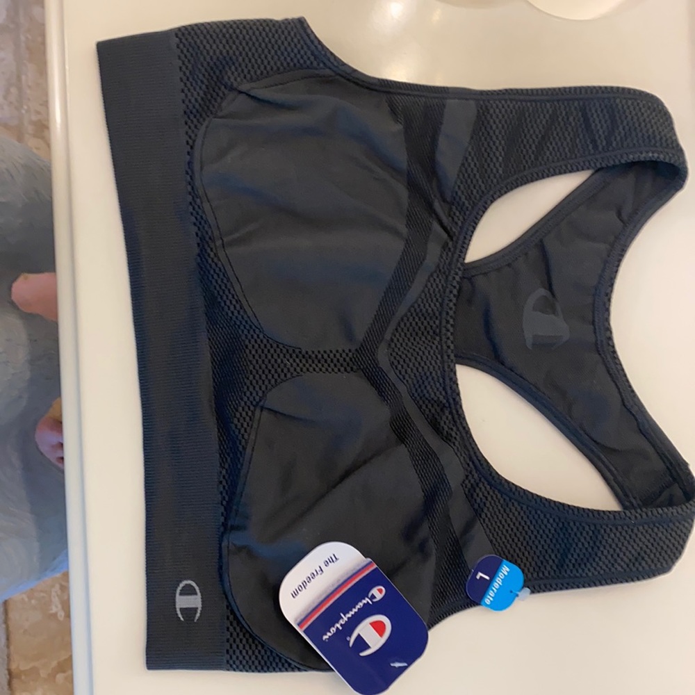 Champions women’s Freedom Seamless racerback bra